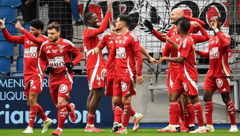 法甲中游生死时速！布雷斯特主场怒吼，朗斯客场突袭争胜